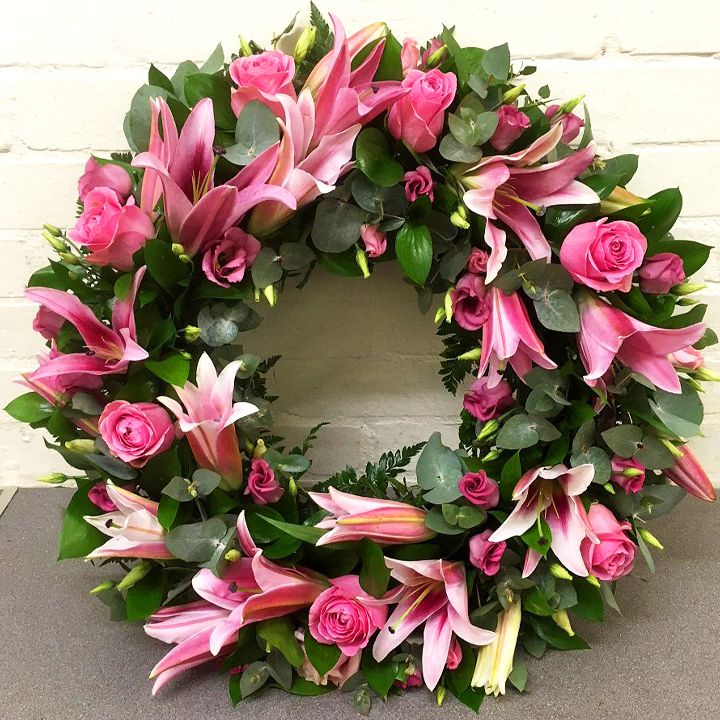 Rózsaszín árnyalatú görög koszorú