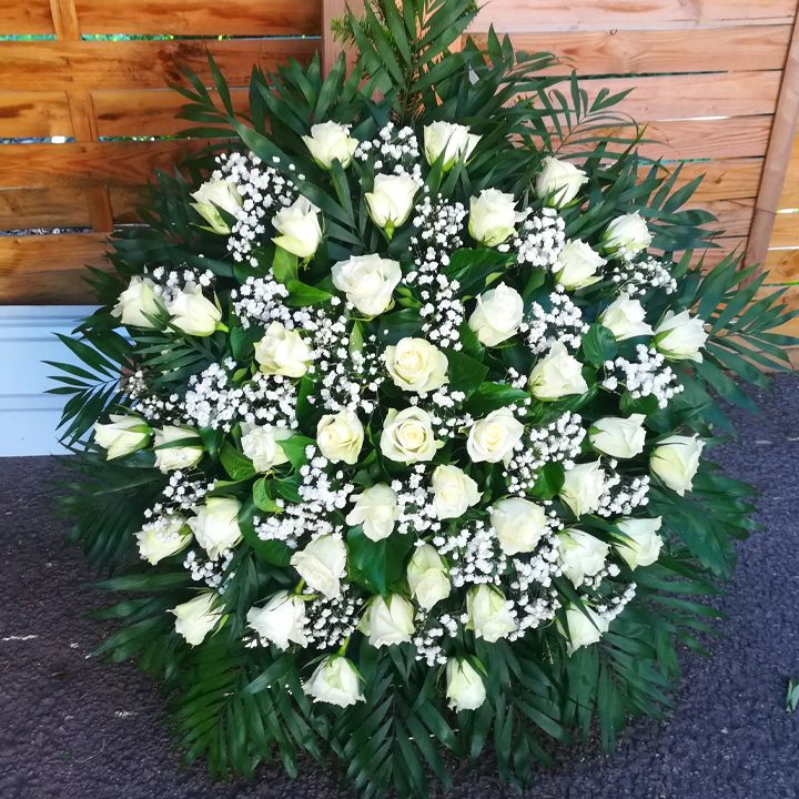 Fehér rózsa álló koszorú