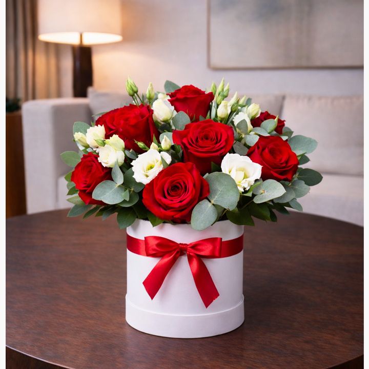 virágbox bordó rózsával és fehér préritárniccsal