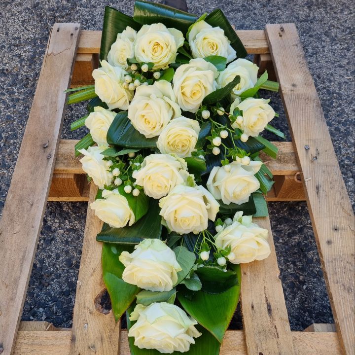 kegyeleti csokor, sírcsokor fehér színben