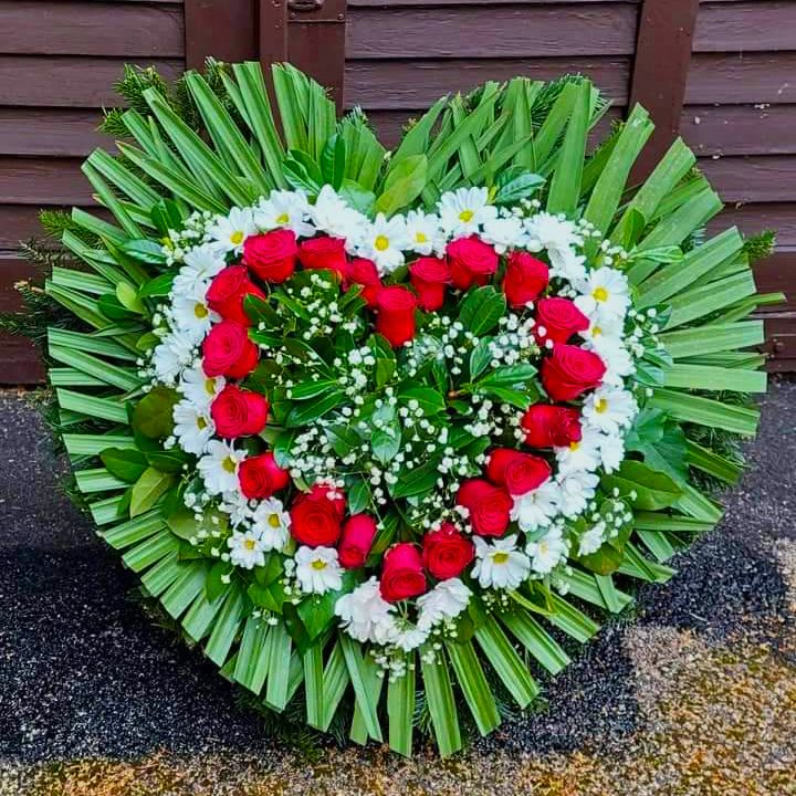 Szív formájú álló koszorú