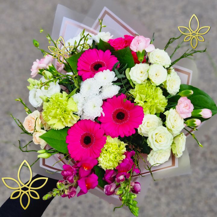 színes virágcsokor