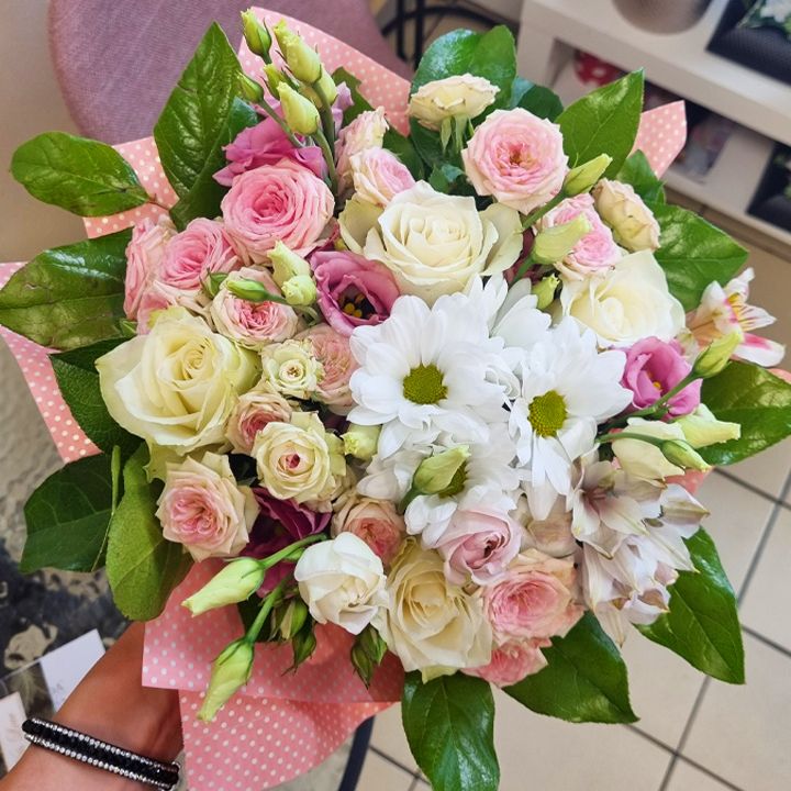 Romantikus rózsaszín gömbcsokor - KICSI MÉRET