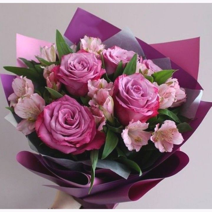 Gömbcsokor lila színvilágban