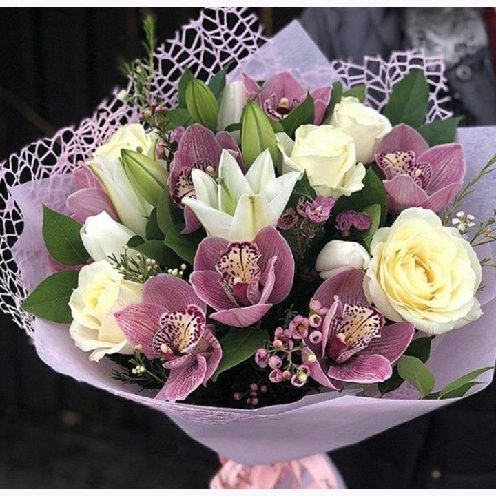 Gömbcsokor orchideával