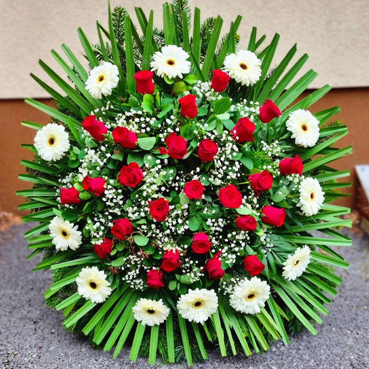 Álló koszorú bordó rózsával és fehér gerberával